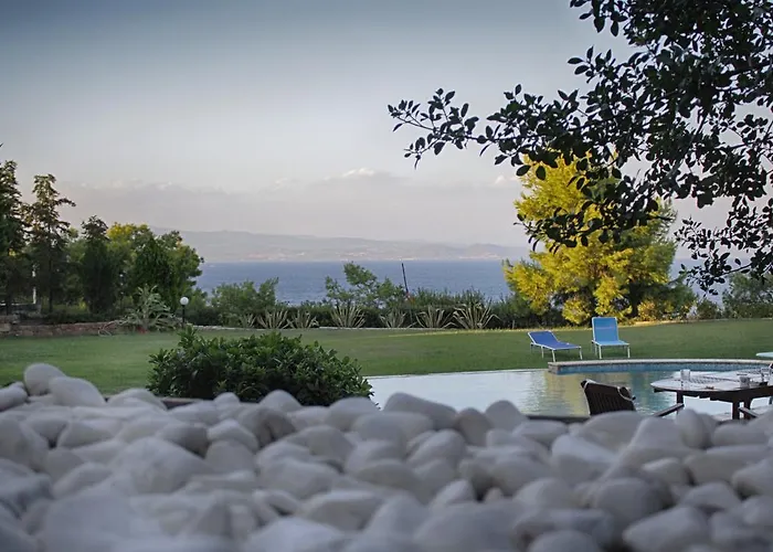 Villa Castle On The Edge Of The Sea *
