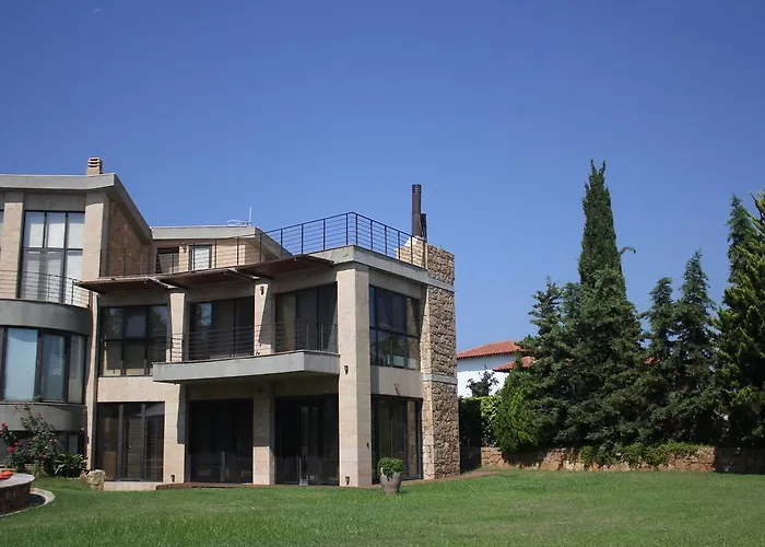 Castle On The Edge Of The Sea Villa *