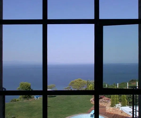 Villa Castle On The Edge Of The Sea *